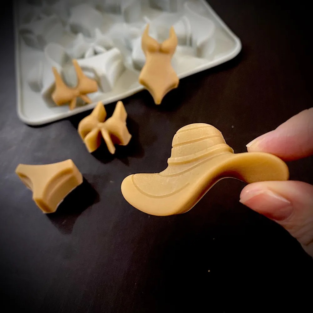 Een strandbikini-vorm met zome - Soap Making Name recensie en prijs